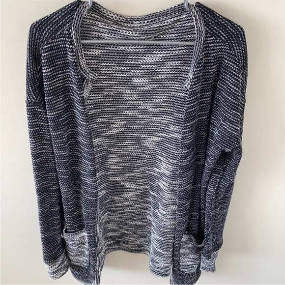 Relaxed oversized knit cardigan - Picture 7 of 8